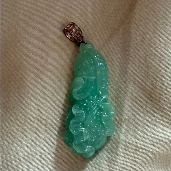 Elegant Green jadeite Pendant Necklace - Picture 1 of 2